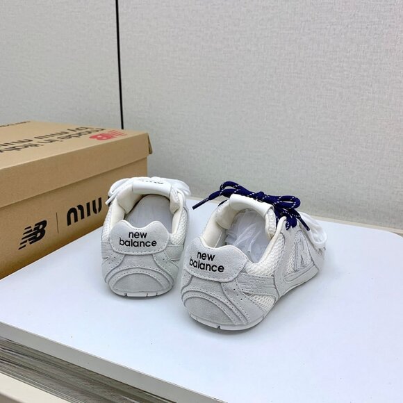 ✅MIU MIU Women's Retro White Casual Shoes - Picture 3 of 9